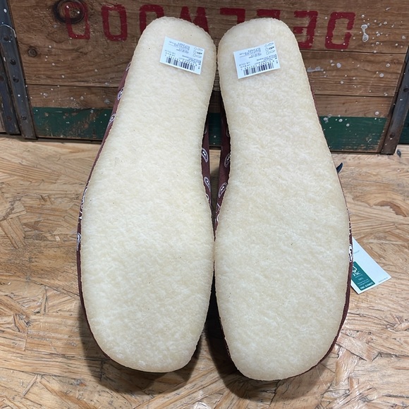 Brand new in box Clarks Originals suede Wallabee boot with crepe sole. - Picture 4 of 5
